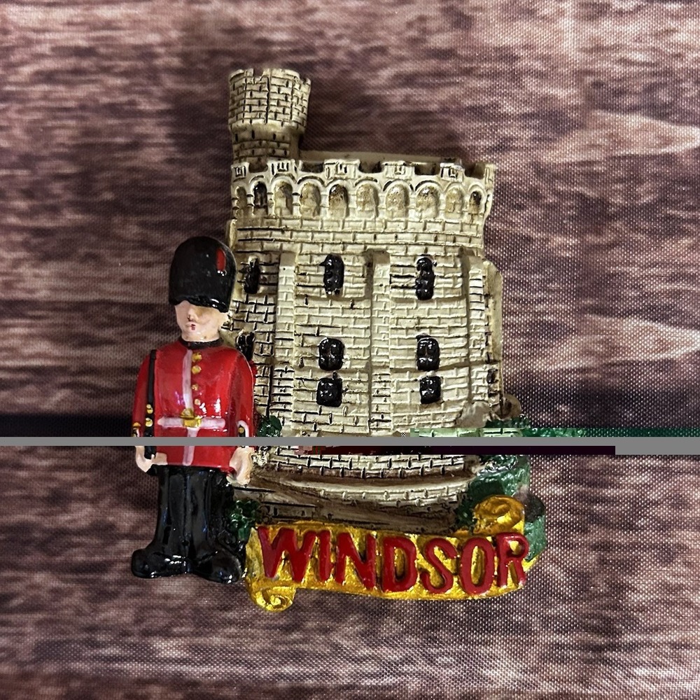 Windsor‎ Castle Royal Guard United Kingdom Resin Fridge Magnet